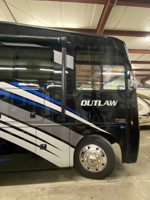2023 Thor Motor Coach Outlaw 38KB Drivable vehicle in Kettering