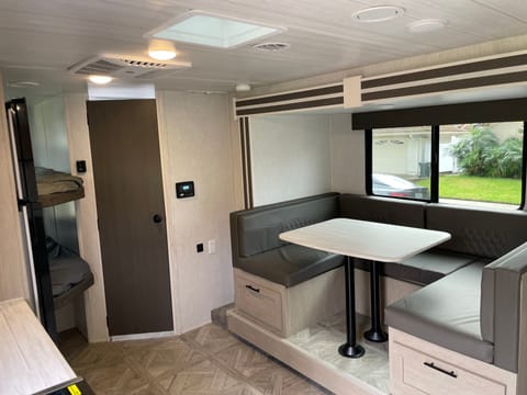Home to Roam 2024 Forest River Cruise Lite T178BHSK. Tráiler remolcable in Camarillo