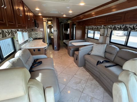 2014 Forest River Coachmen Cross Country with desirable bunk beds Drivable vehicle in Keller