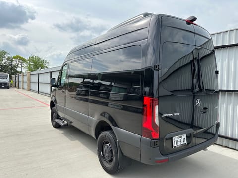 Mercedes Sprinter 12 Passenger Smooth Ride Van Campervan in Lewisville