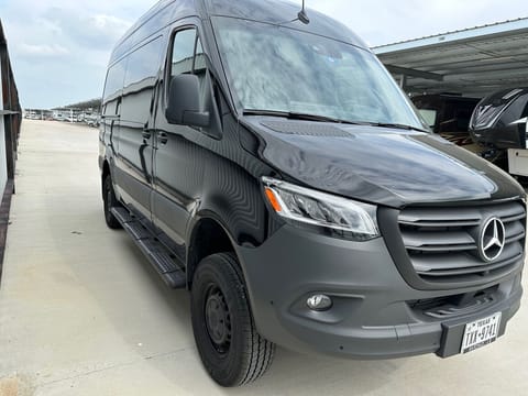 Mercedes Sprinter 12 Passenger Smooth Ride Van Campervan in Lewisville