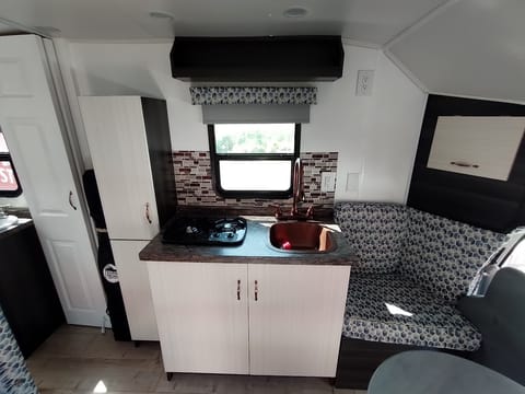 2010 ford 350 Class C  converted RV , all brand new inside.  Runs fantastic Drivable vehicle in Whitchurch-Stouffville