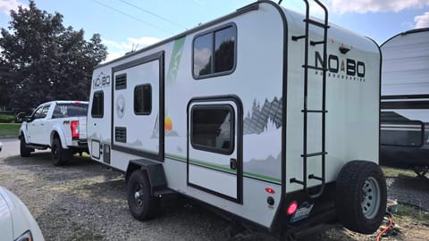 Nomad NoBo! 21 ft, off grid solar w/ lithium, SUV towable. Dog ok, Sleeps 5 Towable trailer in Spokane Valley