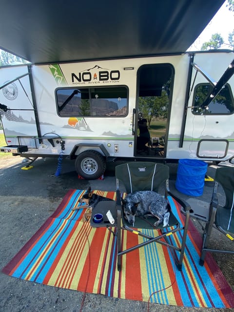 Nomad NoBo! 21 ft, off grid solar w/ lithium, SUV towable. Dog ok, Sleeps 5 Towable trailer in Spokane Valley