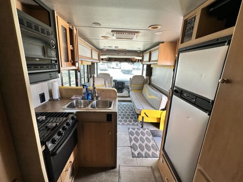 2015 Winnebago Brave: A Retro Escape Drivable vehicle in Laveen Village