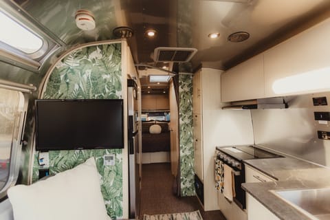 2024 Airstream Flying Cloud 27ft with Queen bed and HATCH Ziehbarer Anhänger in Pasadena