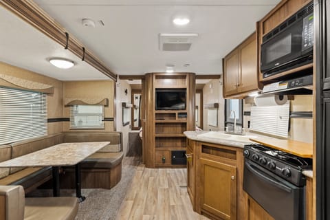 2017 Aspen Trail Dutchman Towable trailer in Klamath Falls