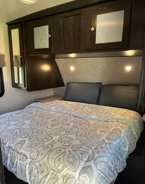 Heartland RVs North Trail Travel Trailer 35 ft Towable trailer in Menifee