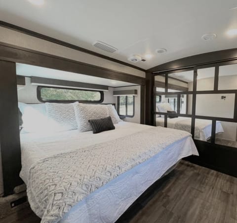 Sara's Luxury 2023 Jayco Northpoint 390 CKDS Fifth Wheel Remorque tractable in Richmond Hill