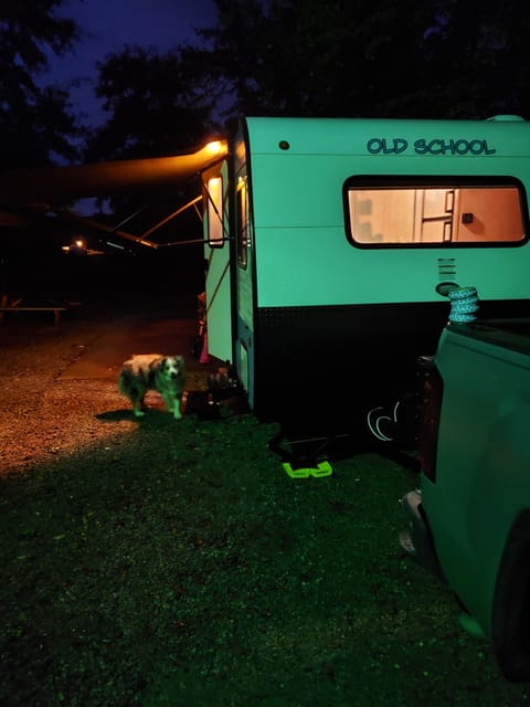 Retro Camper Trailer Ziehbarer Anhänger in Johns Island