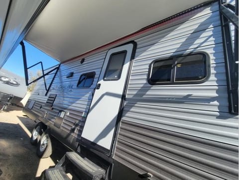 Airbnb on Wheels Remorque tractable in Apple Valley