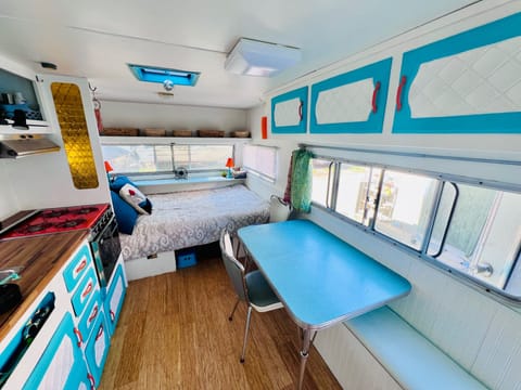 1977 Travel Air Royale - Cute & Cozy Vintage Camper Rimorchio trainabile in Nelson