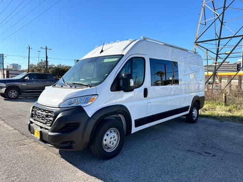 * OFF GRID CAPABLE* SEATS & SLEEPS 4, 200 FREE MILES -- NO GENERATOR NEEDED Drivable vehicle in Cypress