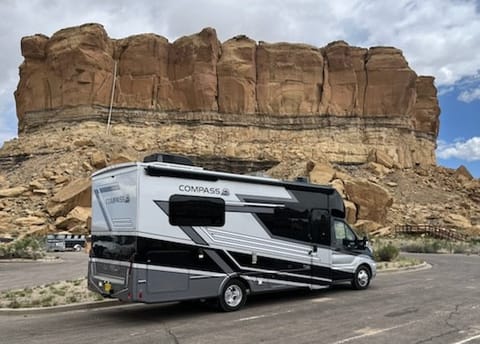Obi-Wan - Boondocker's Glamping Delight - Just add water! Drivable vehicle in Rio Rancho