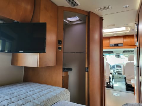 2017 Leisure Travel Unity Twin Bed Véhicule routier in North Hills