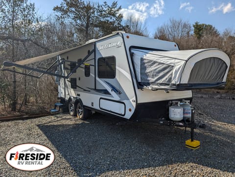 Great trailer features everything you need to comfortably sleep 8. Features a slide out and two pop-out bunks.