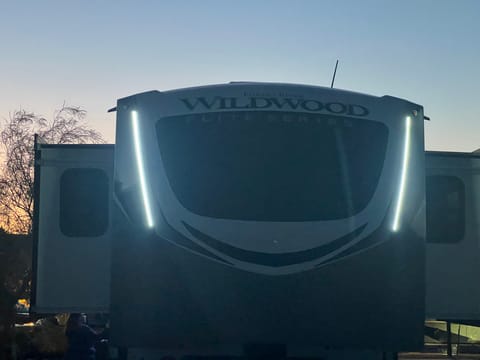 2022 Forest River Wildwood Heritage Glen Elite Towable trailer in El Mirage