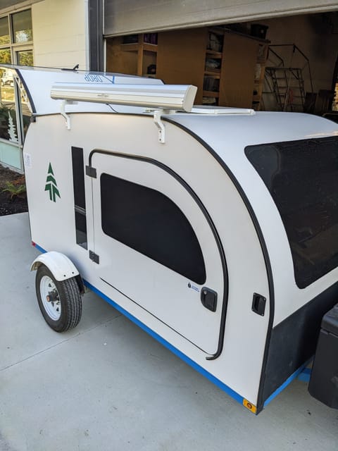 DROPLET compact teardrop trailer for rent
