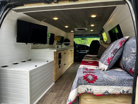 2001 Ford E-350 Camper Van Campervan in Wasilla