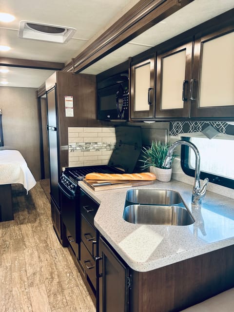 NEW AIRBNB on Wheels - 2020 Thor Motor Coach 29M “Hurricane”-glampersca Drivable vehicle in Irvine