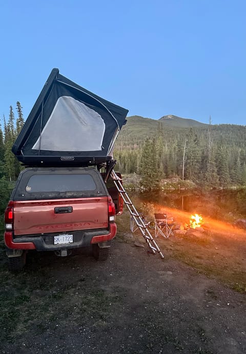 Burrito - 2018 Toyota Tacoma TRD OFF ROAD Roof Top Tent Drivable vehicle in Vancouver