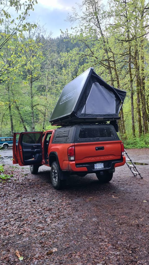 Burrito - 2018 Toyota Tacoma TRD OFF ROAD Roof Top Tent Drivable vehicle in Vancouver