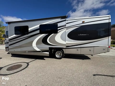 2016 Fleetwood Southwind 34A “Luxury on Wheels” Drivable vehicle in Menifee