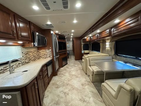2016 Fleetwood Southwind 34A “Luxury on Wheels” Drivable vehicle in Menifee