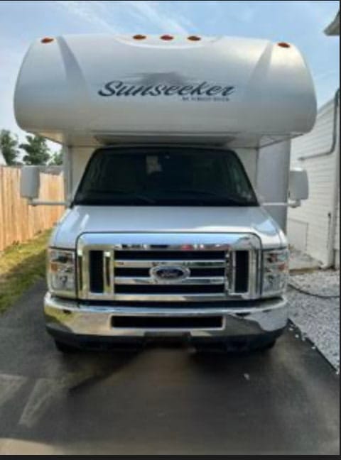 "Mountain Majesty" 32' Forest River Sunseeker SNY1006 Drivable vehicle in Syracuse