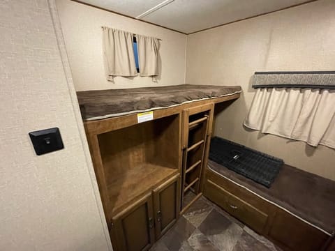 2017 Crossroads Rezerve 32SB Bunkhouse 37' Bumper Pull Towable trailer in Cypress