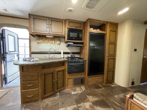 2017 Crossroads Rezerve 32SB Bunkhouse 37' Bumper Pull Towable trailer in Cypress