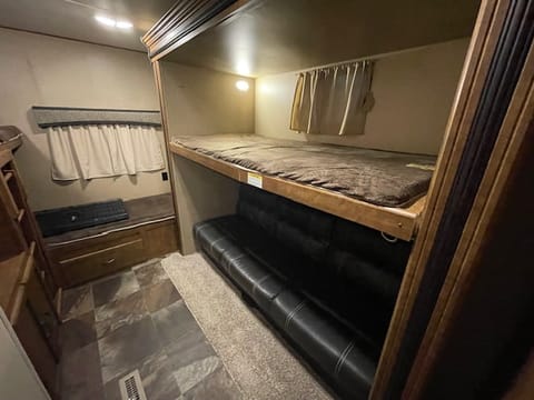 2017 Crossroads Rezerve 32SB Bunkhouse 37' Bumper Pull Towable trailer in Cypress