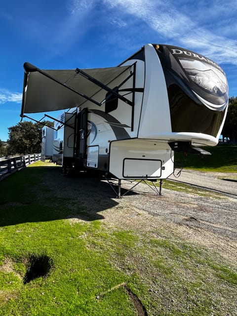 2 Bedrooms, 1.5 Bath Family 5th Wheel, Laguna Seca Raceway Ready! Towable trailer in Pacific Grove