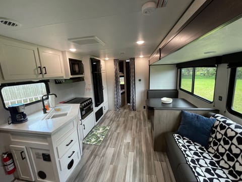 2024 Jayco Jay Flight 261BHS Towable trailer in Palm Beach Gardens