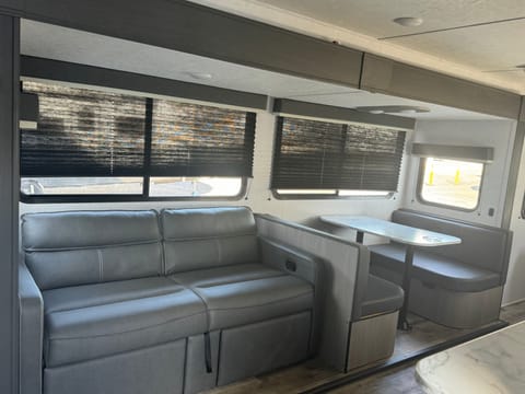 Jimmy's 2023 Coleman light 2835 bh Bunk House [delivery only] Rimorchio trainabile in Earp