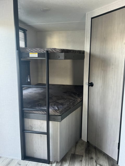 Jimmy's 2023 Coleman light 2835 bh Bunk House [delivery only] Rimorchio trainabile in Earp