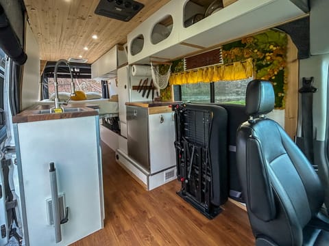 Char the Van - A luxury, custom-built, glam van! Campervan in Winchester