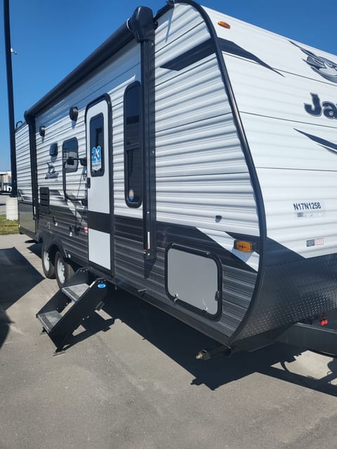 Fully Loaded 2022 Jayco Jay Flight- Start Making Memories Today! Towable trailer in Peterborough