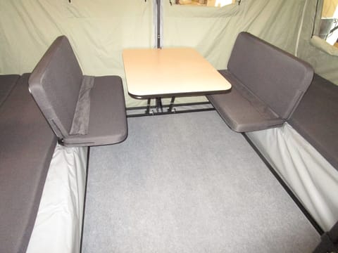 2023 Jumping Jack Tent Trailer Toy Hauler 6' x 8' w/ 8' Tent Ziehbarer Anhänger in Comox
