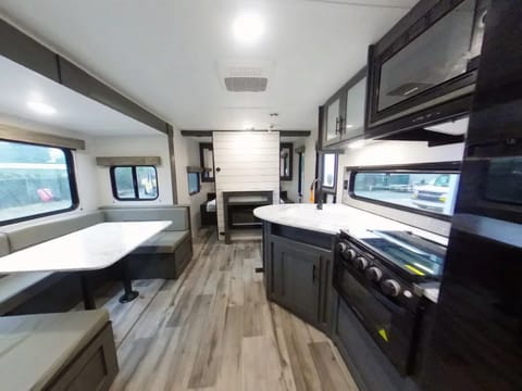 2024 Dutchmen Colorado 23BH Double Bunks 2470 Towable trailer in Comox