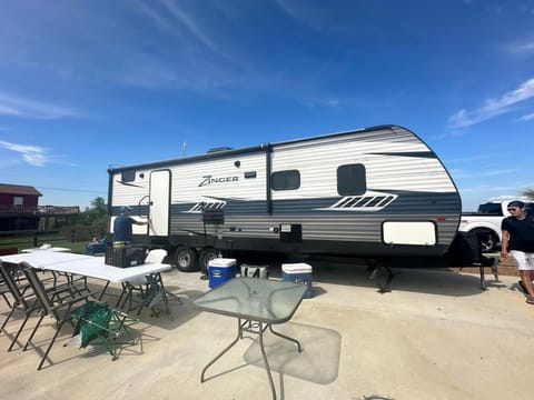 2018 Crossroads RV Zinger, Best RV for Traveling 4-8 people Comfortably Towable trailer in Cypress