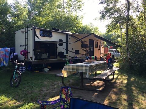 2016 Forest River Rockwood Ultra Lite - Priceless Memories! Remorque tractable in Hopkins