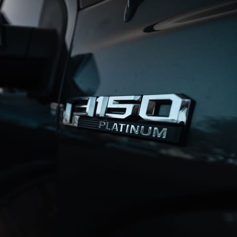 LIFTED for ADVENTURE Ford F150 Platinum Fahrzeug in Kihei