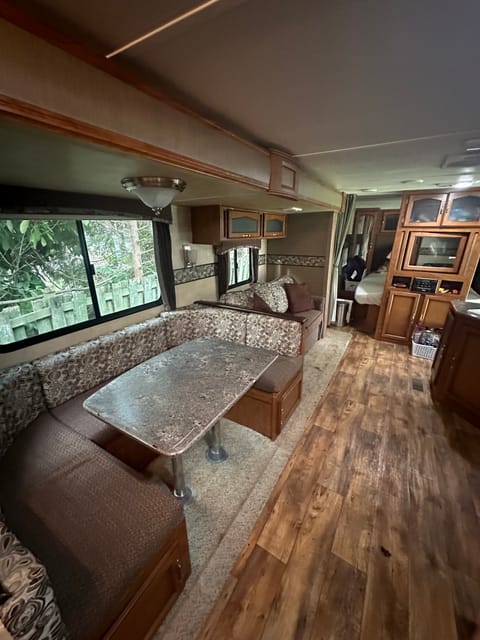 2014 Keystone RV Passport Grand Touring with 15 foot slide out Towable trailer in Oak Bay