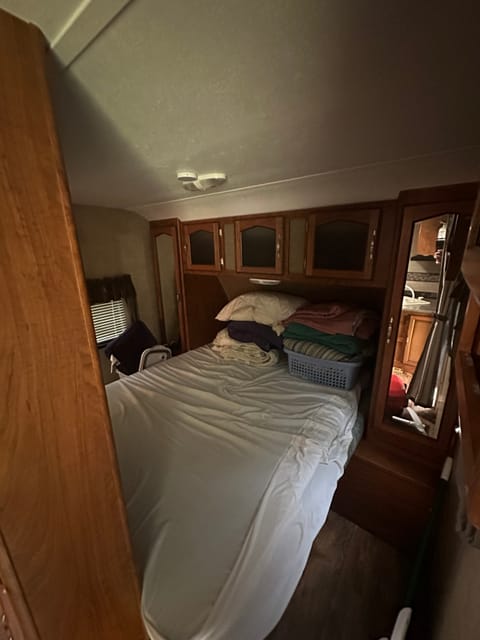 2014 Keystone RV Passport Grand Touring with 15 foot slide out Towable trailer in Oak Bay