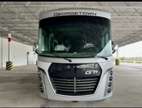 2021 Forest River Georgetown 7 Series 36D7 Drivable vehicle in Hialeah Gardens