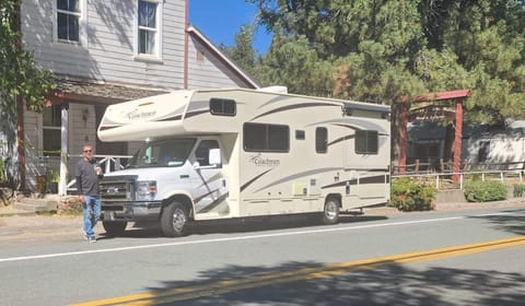 2016 Forest River Coachmen Freelander Drivable vehicle in Victorville