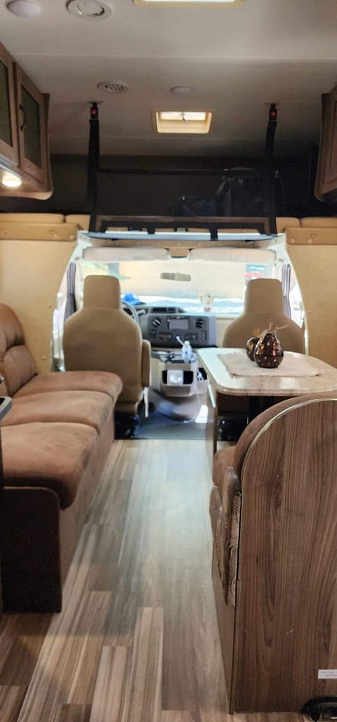 2016 Forest River Coachmen Freelander Drivable vehicle in Victorville