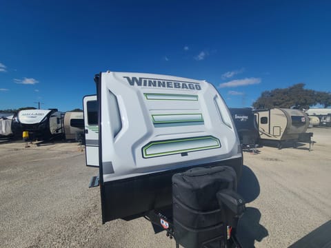 2022 Winnebago Micro Minnie FLX (Solar powered off-grid) Towable trailer in San Antonio