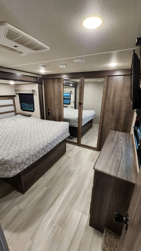 2021 Grand Design Solitude S-Class Towable trailer in Warner Robins
